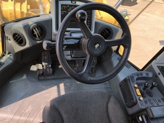 ขายรถตักล้อยาง CAT 950K (เทียบเท่า WA380-7) ปี 2015 นำเข้าเองจากญี่ปุ่น สภาพสวยพร้อมใช้งาน มีVDOการทำงานครับ