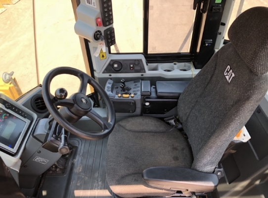 ขายรถตักล้อยาง CAT 950K (เทียบเท่า WA380-7) ปี 2015 นำเข้าเองจากญี่ปุ่น สภาพสวยพร้อมใช้งาน มีVDOการทำงานครับ