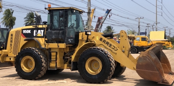 ขายรถตักล้อยาง CAT 950K (เทียบเท่า WA380-7) ปี 2015 นำเข้าเองจากญี่ปุ่น สภาพสวยพร้อมใช้งาน มีVDOการทำงานครับ
