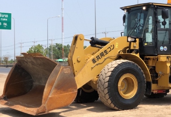 ขายรถตักล้อยาง CAT 950K (เทียบเท่า WA380-7) ปี 2015 นำเข้าเองจากญี่ปุ่น สภาพสวยพร้อมใช้งาน มีVDOการทำงานครับ