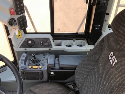 ขายรถตักล้อยาง CAT 950K (เทียบเท่า WA380-7) ปี 2015 นำเข้าเองจากญี่ปุ่น สภาพสวยพร้อมใช้งาน มีVDOการทำงานครับ