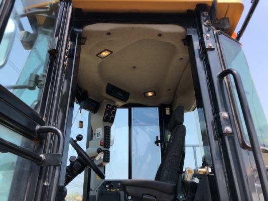 ขายรถตักล้อยาง CAT 950K (เทียบเท่า WA380-7) ปี 2015 นำเข้าเองจากญี่ปุ่น สภาพสวยพร้อมใช้งาน มีVDOการทำงานครับ