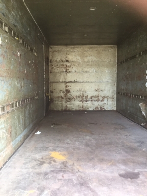 ตู้แห้ง ยาว 5.5 เมตร กว้าง 2.4 เมตร สูง 2.3 เมตร  คัสซีกว้าง 84 เซนต์ ติดต่อ 089-5367218. 081-4252943