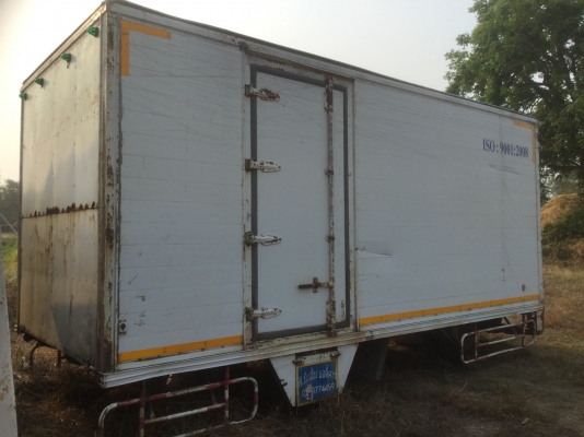 ตู้แห้ง ยาว 5.5 เมตร กว้าง 2.4 เมตร สูง 2.3 เมตร  คัสซีกว้าง 84 เซนต์ ติดต่อ 089-5367218. 081-4252943