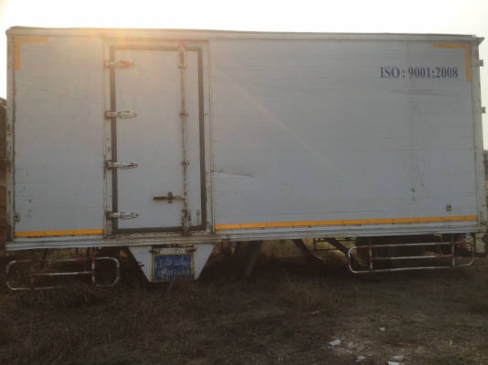 ตู้แห้ง ยาว 5.5 เมตร กว้าง 2.4 เมตร สูง 2.3 เมตร  คัสซีกว้าง 84 เซนต์ ติดต่อ 089-5367218. 081-4252943