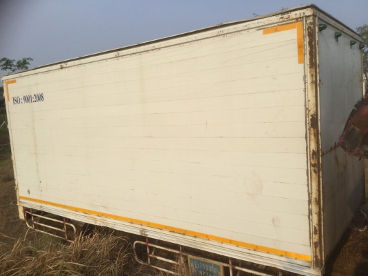 ตู้แห้ง ยาว 5.5 เมตร กว้าง 2.4 เมตร สูง 2.3 เมตร  คัสซีกว้าง 84 เซนต์ ติดต่อ 089-5367218. 081-4252943