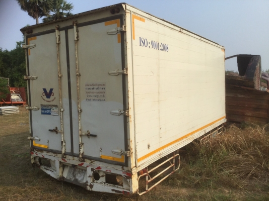 ตู้แห้ง ยาว 5.5 เมตร กว้าง 2.4 เมตร สูง 2.3 เมตร  คัสซีกว้าง 84 เซนต์ ติดต่อ 089-5367218. 081-4252943