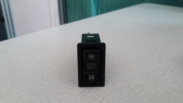 สวิทช์ HI LO REAR HEAT ของรถ TOYOTA ทรงตั้ง แบบมีขอบด้านหน้า สวิทช์ HI LO REAR HEAT ของรถ TOYOTA ทรงตั้ง แบบมีขอบด้านหน้า