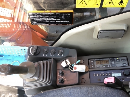 ขายรถขุด HITACHI ZX350H-3 นำเข้าเองจากญี่ปุ่น สภาพสวยพร้อมใช้งาน มีVDOการทำงานครับ ขายรถขุด HITACHI ZX350H-3 นำเข้าเองจากญี่ปุ่น สภาพสวยพร้อมใช้งาน มีVDOการทำงานครับ