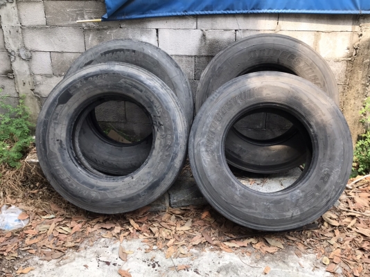 ยางเลเดียล 295/80R22.5 สวยๆ 4 เส้น ลดราคาเหลือ 3200 บาท