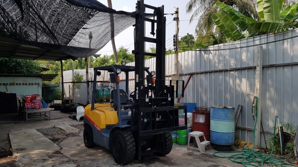 ขายรถยกโฟล์คลิฟท์ TCM ขนาด 3 ตัน เสาสูง 5 เมตร งาเท (รถนอก )ญี่ปุ่น ติดต่อ 0844591695 เหมี๋ยวค่ะ