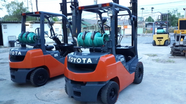 ขายรถยกโฟล์คลิฟท์ toyota ขนาด 2.5ตัน เสา 2 ท่อน สูง 4 เมตร สภาพดีค่ะ 0844591695 เหมี๋ยวค่ะ ขายรถยกโฟล์คลิฟท์ toyota ขนาด 2.5ตัน เสา 2 ท่อน สูง 4 เมตร สภาพดีค่ะ 0844591695 เหมี๋ยวค่ะ