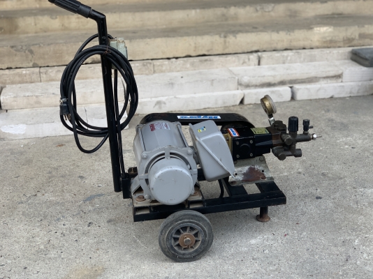 ขายชุดปั๊มฉีดน้ำแรงดันสูง Hypro made in USA. พร้อมมอเตอร์ Mitsubishi 2HP. 220V ไฟบ้าน หมุนนิ่ม สภาพสวยใหม่มาก มีสวิทย์ปิด-เปิดในตัว พร้อมล้อเคลื่อนย้าย พร้อมใช้งาน ราคา 15,500 บาท ขายชุดปั๊มฉีดน้ำแรงดันสูง Hypro made in USA. พร้อมมอเตอร์ Mitsubishi 2HP. 220V ไฟบ้าน หมุนนิ่ม สภาพสวยใหม่มาก มีสวิทย์ปิด-เปิดในตัว พร้อมล้อเคลื่อนย้าย พร้อมใช้งาน ราคา 15,500 บาท