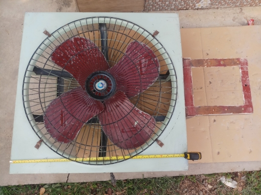 พัดลม ยี่ห้อ Venz ขนาด 28 นิ้ว มอเตอร์ 1/2 แรง ใช้ไฟ 220V ความเร็วรอบ 1400 rpm ใช้งานได้ดีปกติ ไม่มี พัดลม ยี่ห้อ Venz ขนาด 28 นิ้ว มอเตอร์ 1/2 แรง ใช้ไฟ 220V ความเร็วรอบ 1400 rpm ใช้งานได้ดีปกติ ไม่มี