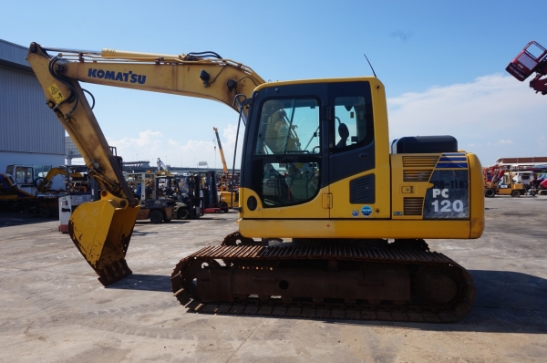 KOMATSU PC120-8 นำเข้าจากญี่ปุ่น พร้อมไฟแนนซ์บริการ สนใจติดต่อ ผึ้ง โทร 095-0563605