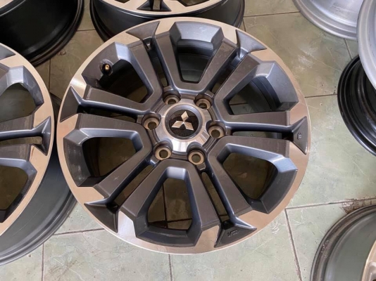 ขายล้อ NEW TRITON ขอบ18” 6รู สภาพสวยมาก ถอดป้ายแดง ไม่มีรอย - ราคาชุดละ 5,500 บาท ขายล้อ NEW TRITON ขอบ18” 6รู สภาพสวยมาก ถอดป้ายแดง ไม่มีรอย - ราคาชุดละ 5,500 บาท