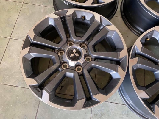 ขายล้อ NEW TRITON ขอบ18” 6รู สภาพสวยมาก ถอดป้ายแดง ไม่มีรอย - ราคาชุดละ 5,500 บาท ขายล้อ NEW TRITON ขอบ18” 6รู สภาพสวยมาก ถอดป้ายแดง ไม่มีรอย - ราคาชุดละ 5,500 บาท