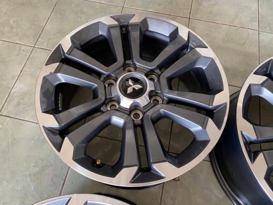 ขายล้อ NEW TRITON ขอบ18” 6รู สภาพสวยมาก ถอดป้ายแดง ไม่มีรอย - ราคาชุดละ 5,500 บาท ขายล้อ NEW TRITON ขอบ18” 6รู สภาพสวยมาก ถอดป้ายแดง ไม่มีรอย - ราคาชุดละ 5,500 บาท