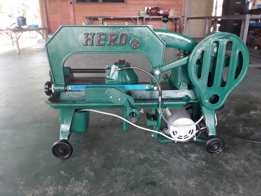 จัดโปร ขาย 12,000 เครื่องเลื่อย HERO 14 นิ้ว ใช้ไฟบ้าน 220V. มีปีกรางน้ำ มีปั๊มน้ำ มีตัวตั้งระยะตัด อุปกรณ์ครบ สภาพสวยตามรูป เปลี่ยนใบเลื่อยให้ใหม่ ระบบไฮดรอลิคสมบูรณ์ เครื่องแรง น้ำกระฉูด สินค้าอยู่ที่ ซ.นิมิตใหม่ 63 เขตคลองสามวา กทม.ค่าขนส่งคิดตามระยะทา