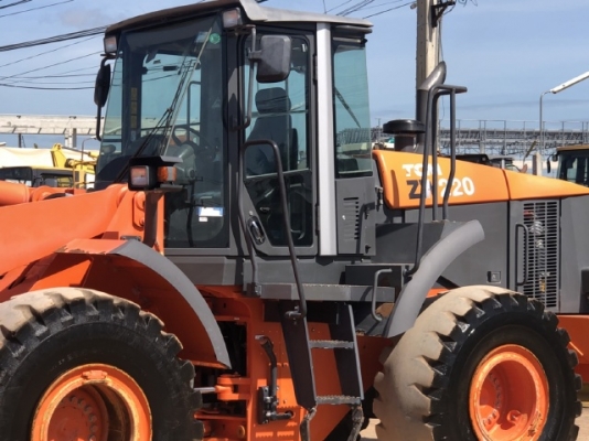 ขายรถตักล้อยาง HITACHI ZW220 นำเข้าเองจากญี่ปุ่น สภาพสวยพร้อมใช้ มีVDOการทำงานครับ