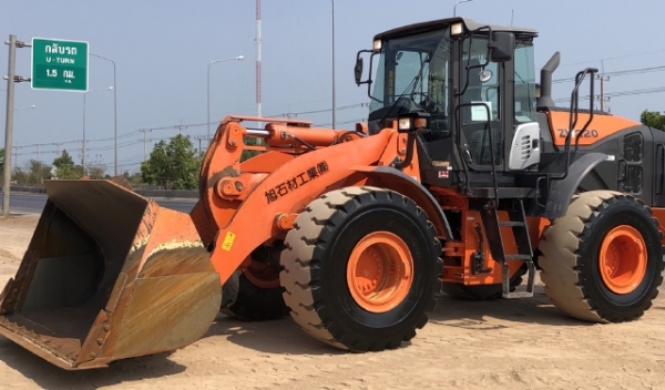 ขายรถตักล้อยาง HITACHI ZW220-5B (เทียบเท่า WA380-7) ปี 2016 นำเข้าเองจากญี่ปุ่น มีVDOการทำงานครับ