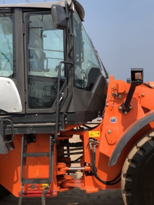 ขายรถตักล้อยาง HITACHI ZW220-5B (เทียบเท่า WA380-7) ปี 2016 นำเข้าเองจากญี่ปุ่น มีVDOการทำงานครับ