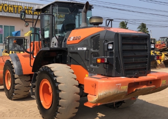 ขายรถตักล้อยาง HITACHI ZW220-5B (เทียบเท่า WA380-7) ปี 2016 นำเข้าเองจากญี่ปุ่น มีVDOการทำงานครับ