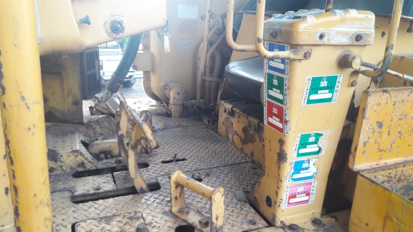ขายรถดันดิน KOMATSU D85A-12 (D8) นำเข้าจากญี่ปุ่น สภาพสวยพร้อมใช้ 084-5424150 ขายรถดันดิน KOMATSU D85A-12 (D8) นำเข้าจากญี่ปุ่น สภาพสวยพร้อมใช้ 084-5424150