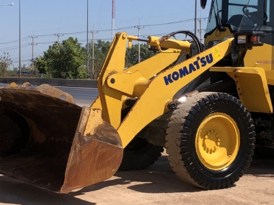 ขายรถตักล้อยาง KOMATSU WA100-7 ปี 2017 นำเข้าเองจากญี่ปุ่น สภาพสวยพร้อมใช้งาน มีVDOการทำงานครับ
