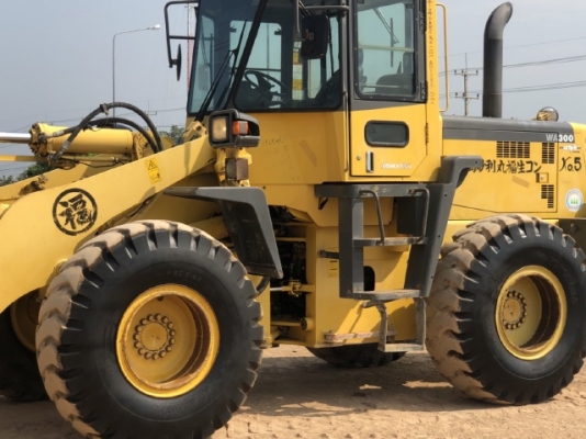 ขายรถตักล้อยาง KOMATSU WA300-3E นำเข้าเองจากญี่ปุ่น สภาพสวยพร้อมใช้งาน มีVDOการทำงานครับ