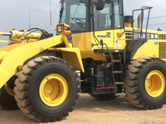 ขายรถตักล้อยาง KOMATSU WA380-6 ปี 2013 นำเข้าเองจากญี่ปุ่น สภาพสวยพร้อมใช้งาน มีVDOการทำงานครับ