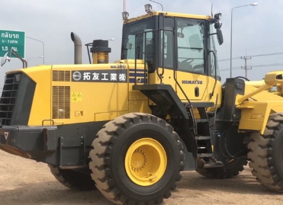 ขายรถตักล้อยาง KOMATSU WA380-6 ปี 2013 นำเข้าเองจากญี่ปุ่น สภาพสวยพร้อมใช้งาน มีVDOการทำงานครับ