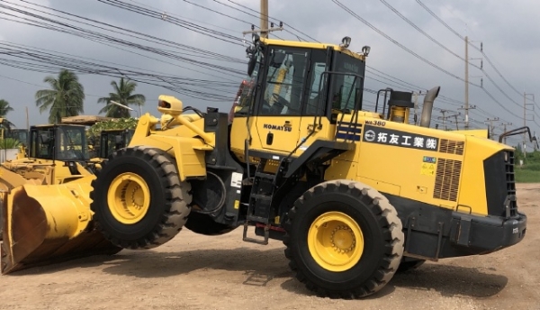 ขายรถตักล้อยาง KOMATSU WA380-6 ปี 2013 นำเข้าเองจากญี่ปุ่น สภาพสวยพร้อมใช้งาน มีVDOการทำงานครับ