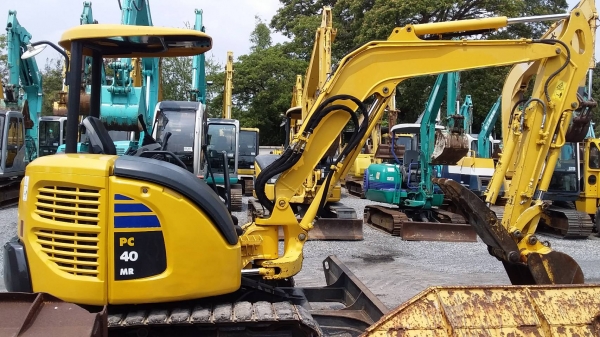 ต้องการขายรถขุดยี่ห้อ KOMATSU-Pc40mr-3นอกนำเข้าจากญี่ปุ่น
