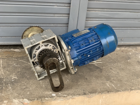 ขายมอเตอร์เกียร์แบบเพลาสวม Electim 1HP. 380V หัวเกียร์ TPG อัตราทด 1:7.5 เพลาออกประมาณ 190รอบต่อนาที สภาพสวย หมุนนิ่ม พร้อมใช้งาน ราคา 3,800 บาท ขายมอเตอร์เกียร์แบบเพลาสวม Electim 1HP. 380V หัวเกียร์ TPG อัตราทด 1:7.5 เพลาออกประมาณ 190รอบต่อนาที สภาพสวย หมุนนิ่ม พร้อมใช้งาน ราคา 3,800 บาท