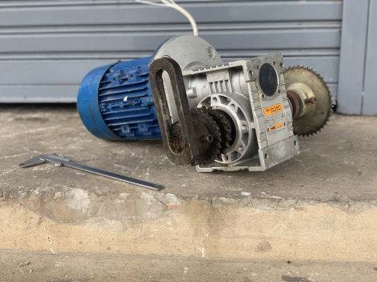 ขายมอเตอร์เกียร์แบบเพลาสวม Electim 1HP. 380V หัวเกียร์ TPG อัตราทด 1:7.5 เพลาออกประมาณ 190รอบต่อนาที สภาพสวย หมุนนิ่ม พร้อมใช้งาน ราคา 3,800 บาท ขายมอเตอร์เกียร์แบบเพลาสวม Electim 1HP. 380V หัวเกียร์ TPG อัตราทด 1:7.5 เพลาออกประมาณ 190รอบต่อนาที สภาพสวย หมุนนิ่ม พร้อมใช้งาน ราคา 3,800 บาท