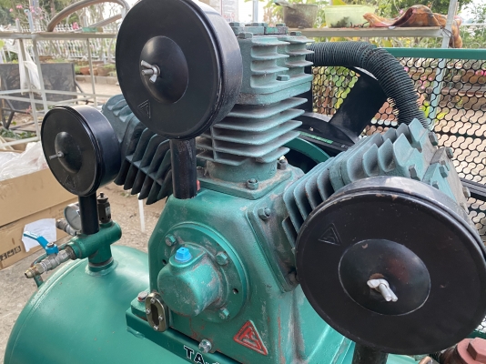 Fusheng ไต้หวันแท้ 10แรง 300ลิตร สภาพดีมาก ดูดแน่นๆ Fusheng ไต้หวันแท้ 10แรง 300ลิตร สภาพดีมาก ดูดแน่นๆ