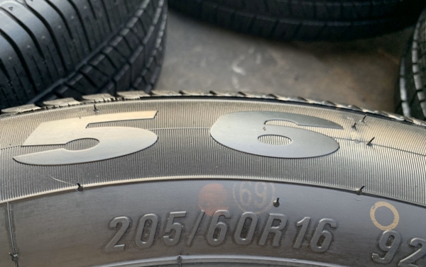 ยางใหม่ป้ายแดง 205-60-16 Maxxis ปลายปี 19 รถออกปีนี้ 20 ตุ่มเป้งๆ เส้นสีชัด