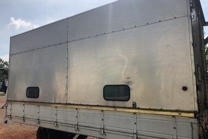 ขายกะบะพร้อมหลังคา ยาว 4.5 ม สูง 2.2 ม กว้าง 2 ม คัสซี 70 ซม ติดต่อ 089-5367218. 081-4252943