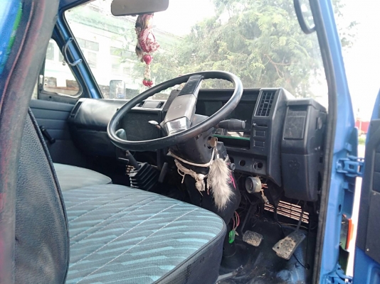 ISUZU NKR 110แรง6ล้อรถโดยสาร ดาวน์128000บาท ออกรถได้เลย ไฟแนนซ์ง่ายๆไปสบายๆเครื่องแน่น แชสซีสวยๆ หลั