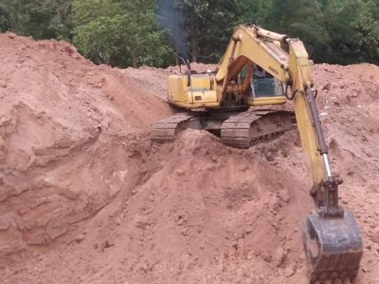 ขาย550000ถูกๆๆครับผมแบ๊คโฮโคมัสสุ200-6เอกสารอินวอยเอวแน่นไฟฟ้ามีแต่ไม่เต็มขายถูกมากๆครับ550000