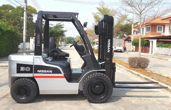 ขายนิสสัน 3 ตันดีเซล เกียร์ออโต้ 0813535948