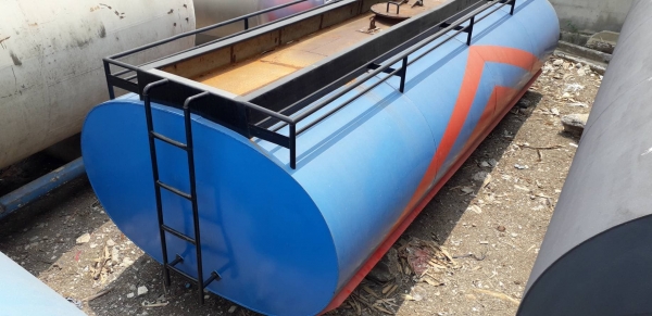 ถังน้ำมันใส่รถบรรทุก