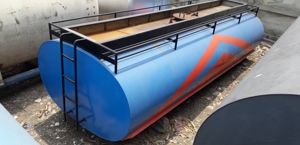 ถังน้ำมันใส่รถบรรทุก