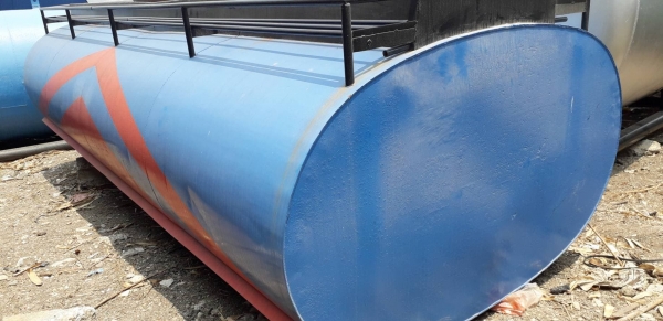 ถังน้ำมันใส่รถบรรทุก