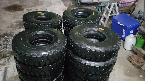 ขายยางลม รถยกโฟล์คลิฟท์ ขนาด 600-15 ,28&times;9-15 , 700-12 ,650-10,600-9 ติดต่อ 0844596195 เหมี๋ยวค่ะ