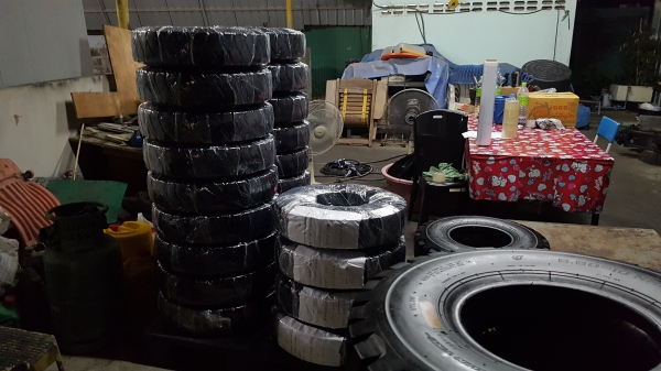 ขายยางลม รถยกโฟล์คลิฟท์ ขนาด 600-15 ,28&times;9-15 , 700-12 ,650-10,600-9 ติดต่อ 0844596195 เหมี๋ยวค่ะ