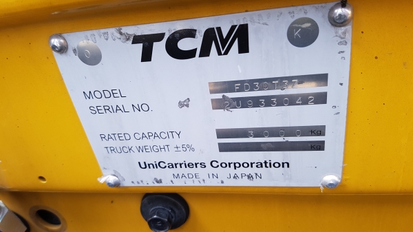 ขายรถยกโฟล์คลิฟท์ TCM ขนาด 3 ตัน เสา 3 ท่อน สูง 4.35 เมตร เสาเข้าตู้ ติดตั้งอุปกรณ์พิเศษไซด์ชิฟ ติตต่อ 0844591695 เหมี๋ยว