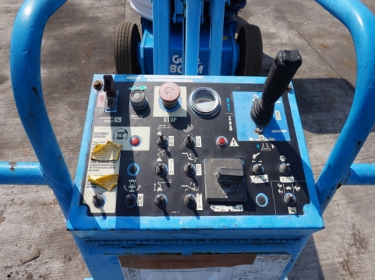 รถกระเช้า GENIE Z-34/22-BF เสาสูง 10 เมตร นำเข้าจากญี่ปุ่น ติดต่อ ผึ้ง โทร. 095-0563605