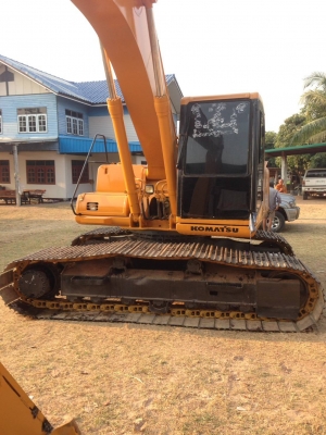 Komatsu 200-6เครื่องKomatsu ไฟฟ้าครบ เอวแน่น ช่วงล่างเต็ม มีลายหัวเจาะ